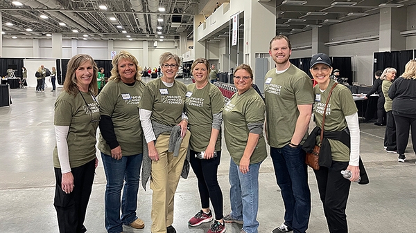 WaFd employees volunteering at Project Homeless Connect.