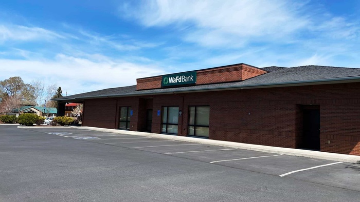 WaFd Bank in Redmond, Oregon #1170 - Washington Federal.