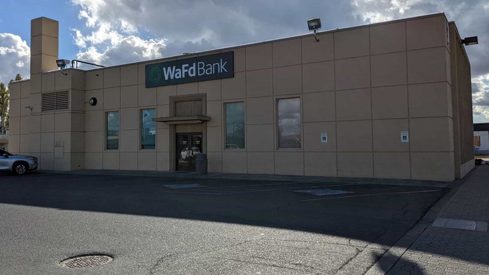 WaFd Bank in Moses Lake, Washington #1334 - Washington Federal.