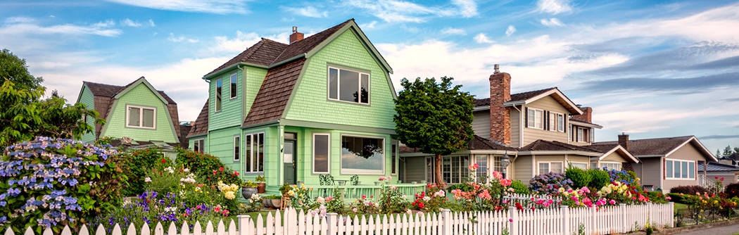 Washington home with spring flowers.