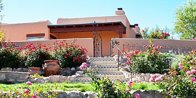 New Mexico home with spring flowers.