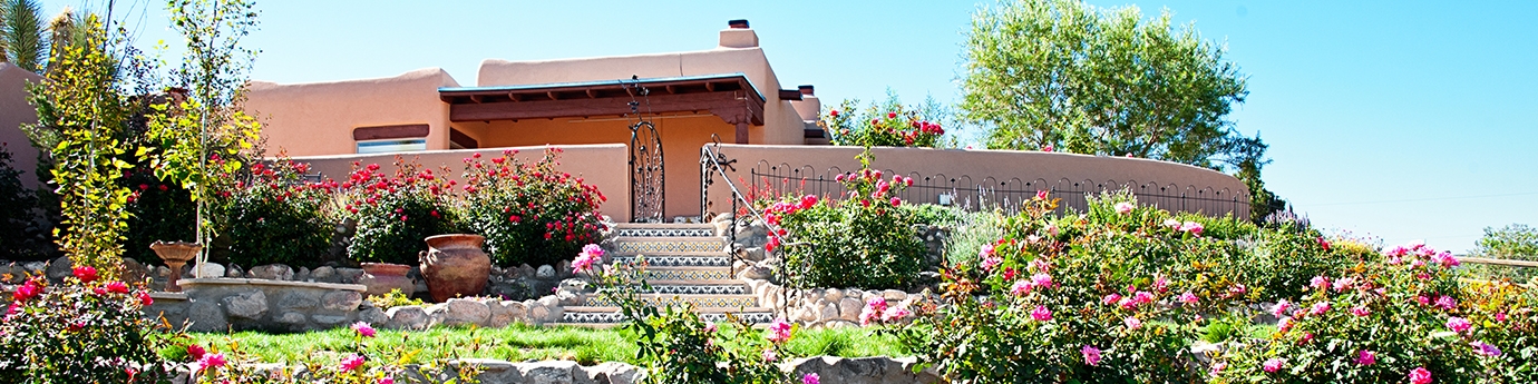 New Mexico home with spring flowers.