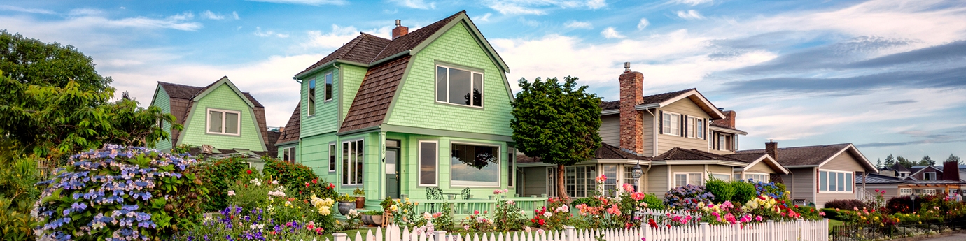 Washington home with spring flowers.