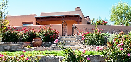 New Mexico home with spring flowers.