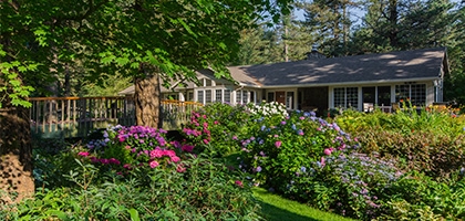 Oregon home with spring flowers.