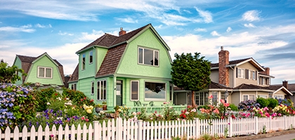 Washington home with spring flowers.