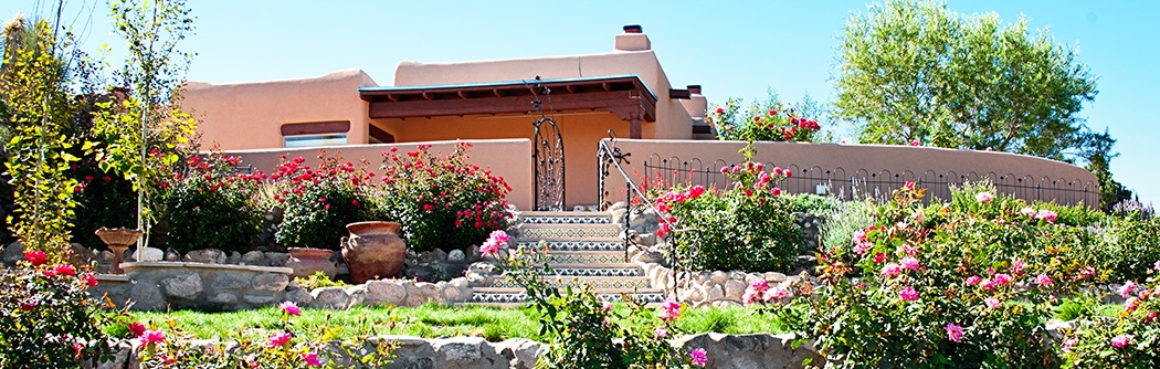 New Mexico home with spring flowers.