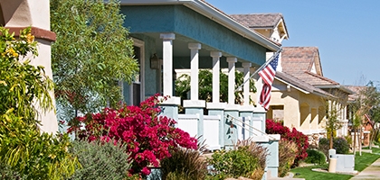 Arizona home with spring flowers.